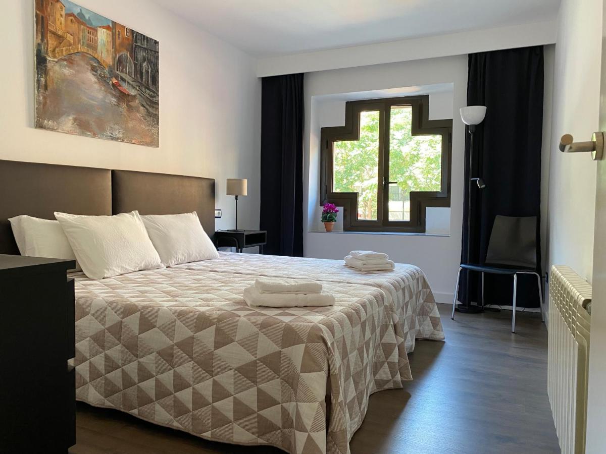 Lc Apartamentos Cesar Augusto Zaragoza Luaran gambar